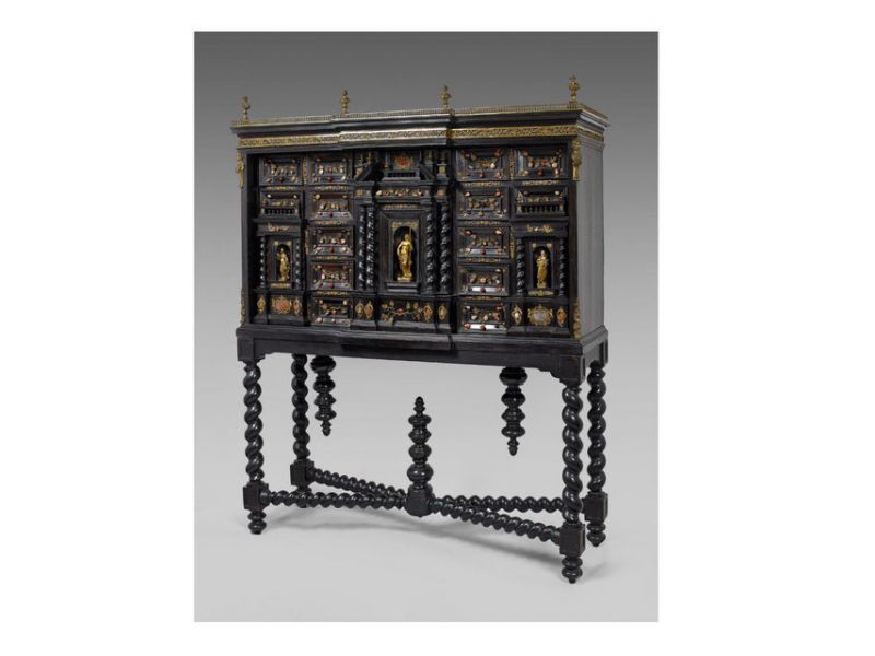Cabinet historique en placage d'ébène Vendu : 17 000 €